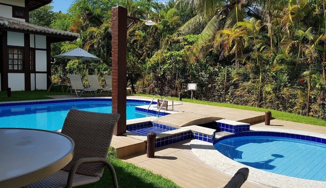 East facing, close to everything, 2 parking spaces, swimming pools, elevator, air conditioning, balcony