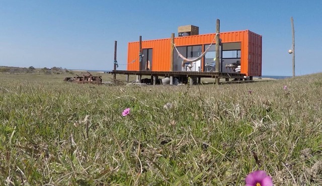 Eco Casa Conteiner , vista única al mar y al campo 360 grados,a metros del mar. in Rocha Atlántica