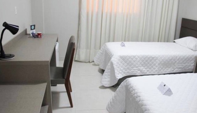 Elegant Central Suite with Dedicated Desk l Free Parking & Breakfast in Mineiros