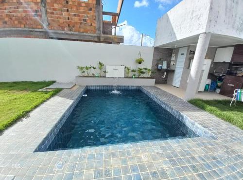 Espaço com piscina