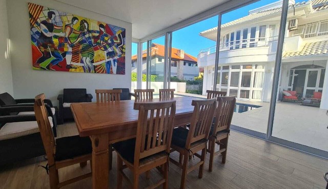 Excellent location and space, 300m from Jurere Internacional beach. in florianopolis