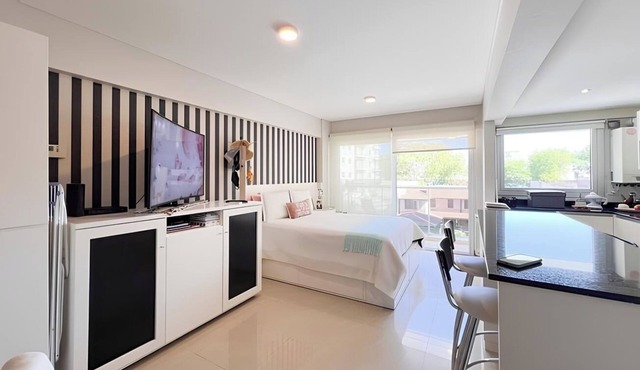 Exclusive studio apartment on Avenida lIbertad street in La Perla Mar del Plata. in Mar del Plata
