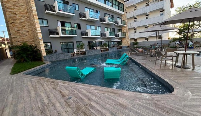 Flat completo a 7 min da praia e centro, wi-fi e piscina estilo resort