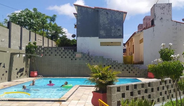 FLATS no Forte a 200m da praia, com 60 m2, 2 quartos com ar condicionado, cozinha completa, área de lazer, WIFI, piscinas, estacionamento, acomodam 8 pessoas, portaria 24H, ambiente familiar.