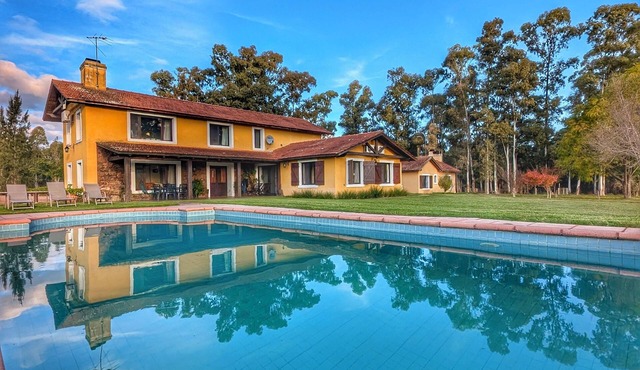 Gorgeous 7-bedroom farmhouse with AC in charming Soca in Departamento de Canelones