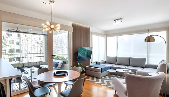 Great 2BR with Heated Rooftop Pool, Gym & Hot Tub