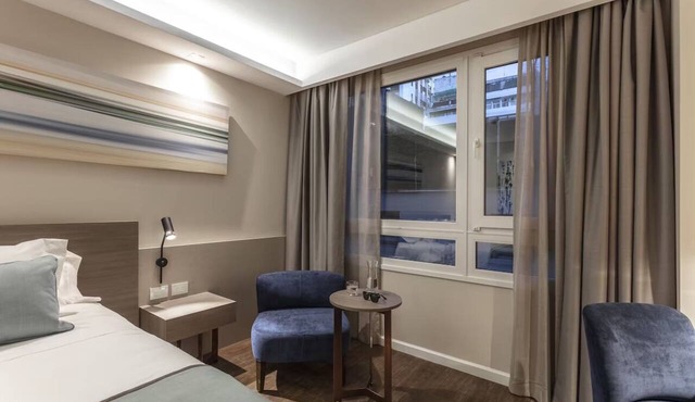 Group City Getaway! 3 Elegant Units w/Lounge Bar, Spa, & Cultural Sights!
