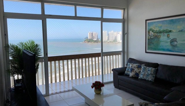 High standard apartment, balcony facing the sea, Pitangueiras Beach.