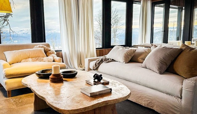 Hillside Retreat ideal for groups facing the Cordillera