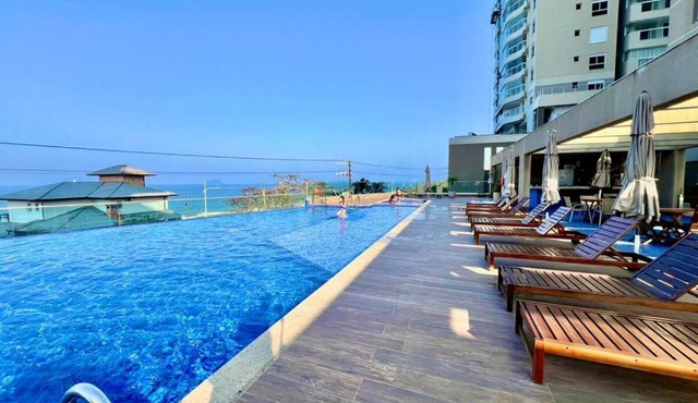 Homeclub com área de lazer, 50m da praia