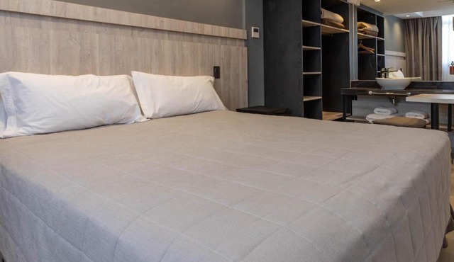HOTEL M