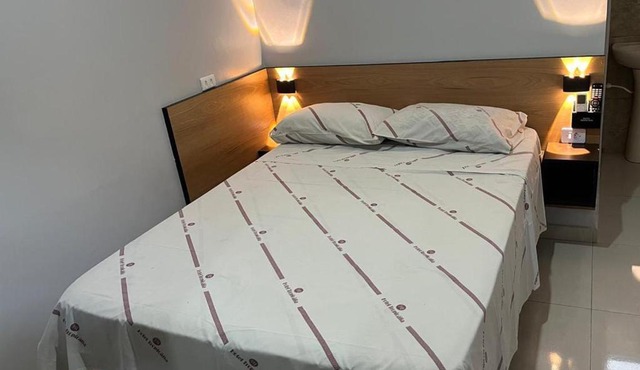 Hotel Tropicália próximo a 25 de março , Brás e Bom Retiro "Com estacionamento conveniado ao lado do hotel"