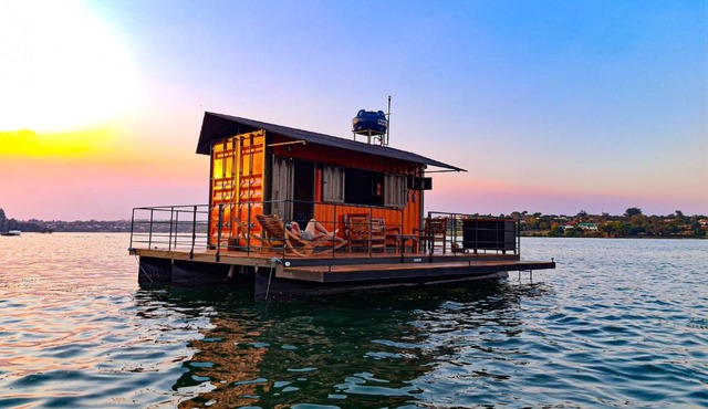 House Boat "Faroeste Caboclo"