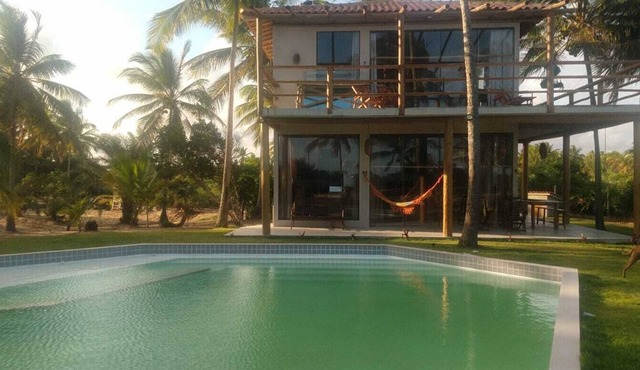 HOUSE IN FRONT OF MOGIQUIÇABA BEACH