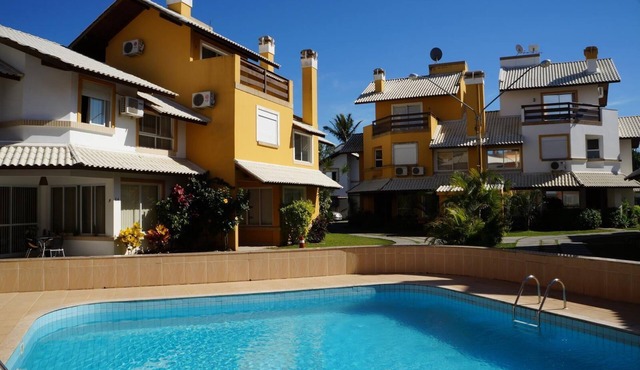 House of 04 Dorm P/12 Pax in Condominium with large area of leisure, check it out!