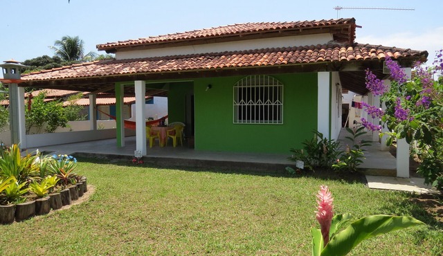 House with pool for rent for the season in Praia do Norte, 400m from the beach.