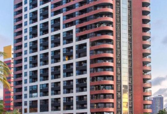 Iate Plaza Flat 613