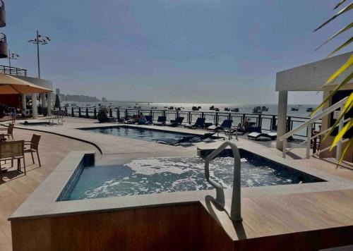IATE PLAZA HOTEL 402