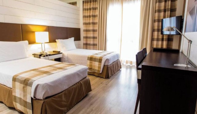 Iconic Modernist Room Perfect for Weekend Getaways |Free Breakfast + Pool Access in Brasília