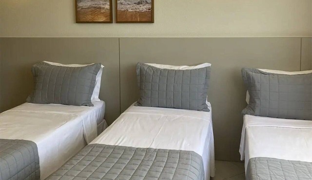 Ideal Room Close to Beach and Local Hotspots - 1 Mi to Ipitanga Beach Surf