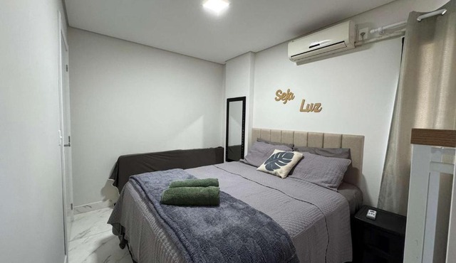 Imóvel climatizado, localizado em um prédio novo e equipado com tudo o que você precisa para uma experiência de hospedagem incrível na cidade de Toledo.