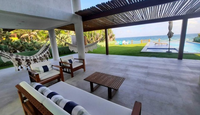 Jewel of Porto, designer house, right on the sand with the comfort you need.