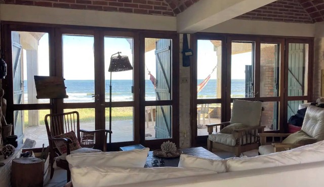 Large house in front of the sea in Estación Las Flores