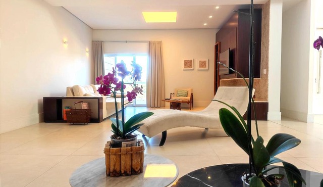 Linda Casa 4 Suítes - Condomínio City Castelo (1h de SP)