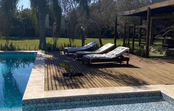Linda casa a metros del río Paraná con pileta