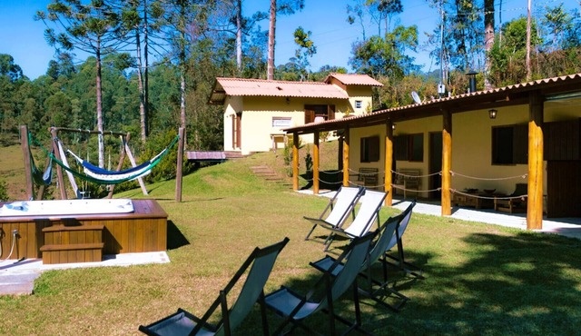 Linda Casa de campo c lazer próx Camp.do Jordão/SP
