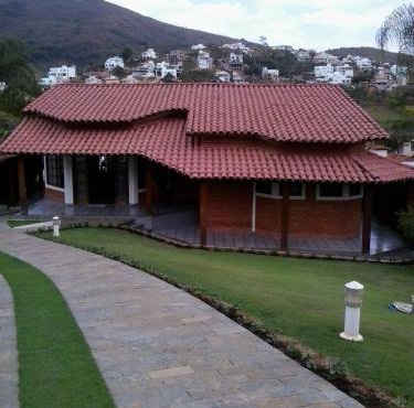 Linda Casa em Escarpas do Lago Capitólio MG