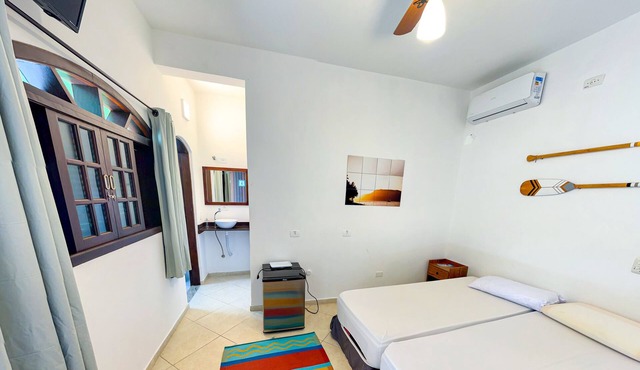 Linda Suíte com Frigobar à 150 Metros da Praia do Perequê in Perequê Ilhabela