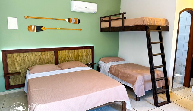 Lindo Studio com Copa e Varanda à 150m da Praia do Perequê in Perequê Ilhabela