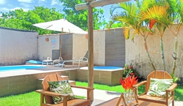 Located 700 meters from the beach, it accommodates up to 15 people in beds and is pet-friendly.