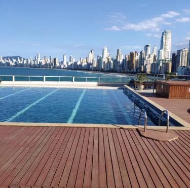 LOFT Prédio frente MAR Garagem Piscina Academia Portaria 24 h in Balneário Camboriú