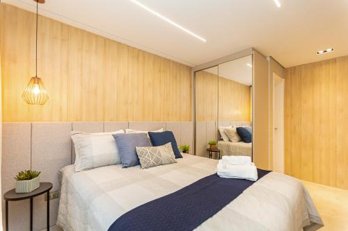 Luxuoso Apt Batel - 4 Minutos do Shopping Pátio Batel c/Garagem, Piscina, Sauna e Academia