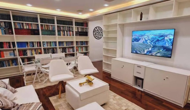 Luxury and comfort in Rio, including Maracanã, Sambadrome, UERJ (State University of Rio de Janeiro), Zoo, and Tijuca Forest. Pet-friendly. in Rio de Janeiro