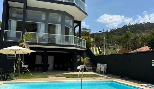 Mansão c piscina e hidro em condomínio in Joanópolis