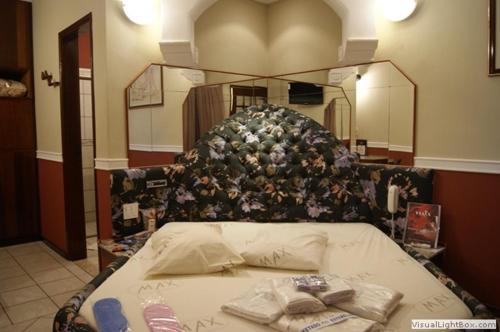 Max Motel