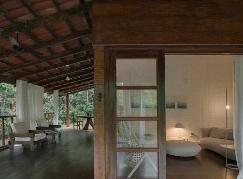 MIRA - Casa Varanda - design, cachoeira, ofurô, 5 minutos do mar