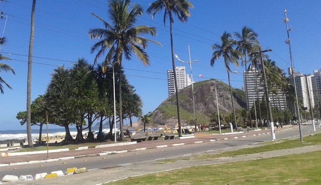 Modern apt. Facing the sea. Cove. Next to the Pitangueiras. in Guarujá