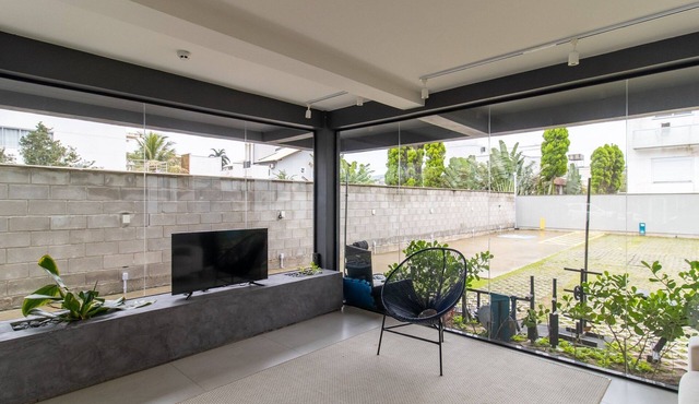 Modern Studio Just Minutes From the Beach Sid0209