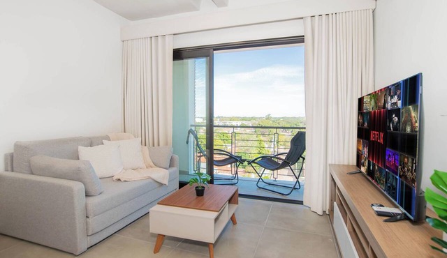 Modern Two-Bedroom in Luque with Pool&Gym Access in Luque