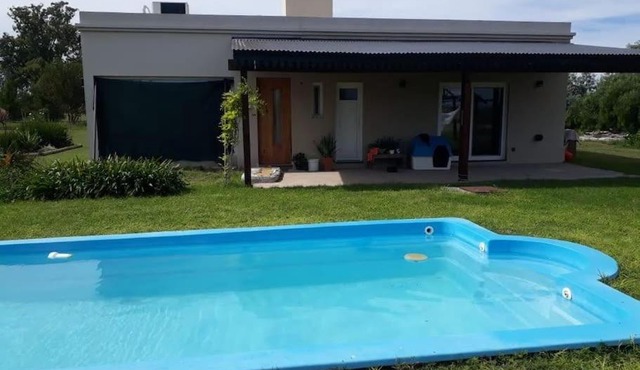 Moderna casa de campo con pileta en Pergamino