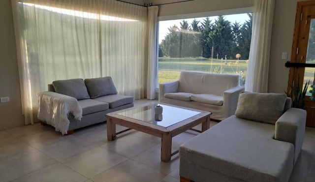 Moderna casa de campo con pileta en Pergamino