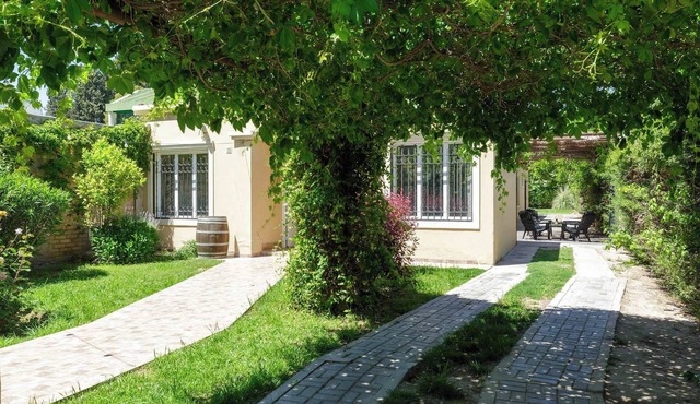 MOT Rentals + Besares House - 4 Bd Pool BBQ