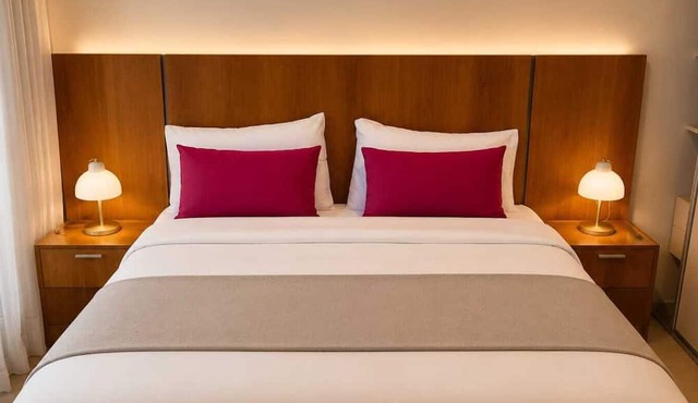 MOT Rentals Concepcion Hotel - 3 Bd 2 Ba Parking, Gym and Pool