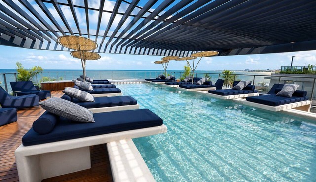 Nawi Beachfront Escape Apartment - Pool, Gym & Ocean Access in João Pessoa