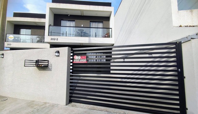 New, cozy 3-bedroom townhouse near the sea and the center of Matinhos.