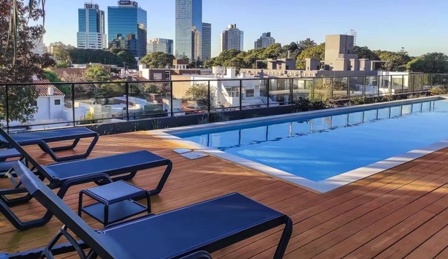 Nuevo Pocitos Apartmento Lujo w/King Beds, 3 Smart TVs, W/D, WiFi, Rooftop Pool. in Montevideo
